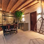 Nomade 4 Bd In Psarou Villa