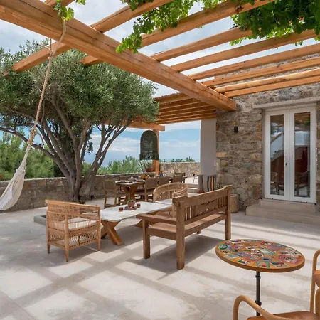 Nomade 4br Over Psarou Villa