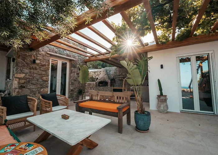 Nomade 4br Over Psarou Willa